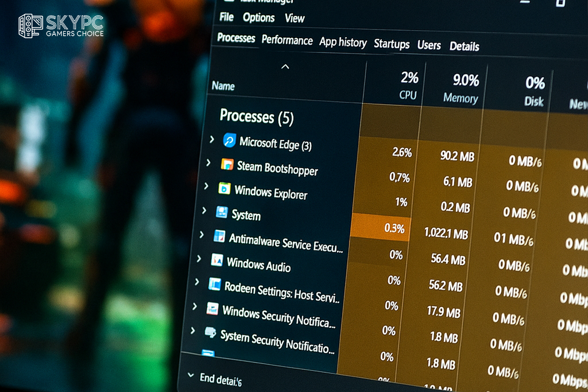 صفحه‌نمایش لپ‌تاپ با نمایش پنجره Task Manager و مصرف منابع سیستم در کنار تصویر پس‌زمینه بازی